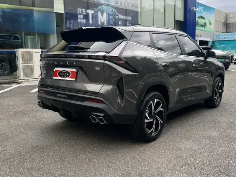 2023 Geely Atlas Pro с пробегом 17 500 км