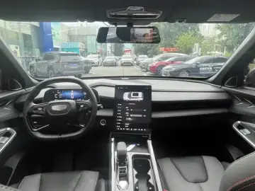 2023 Geely Atlas Pro с пробегом 17 500 км