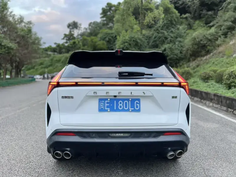 2024 Geely Atlas Pro с пробегом 68 000 км