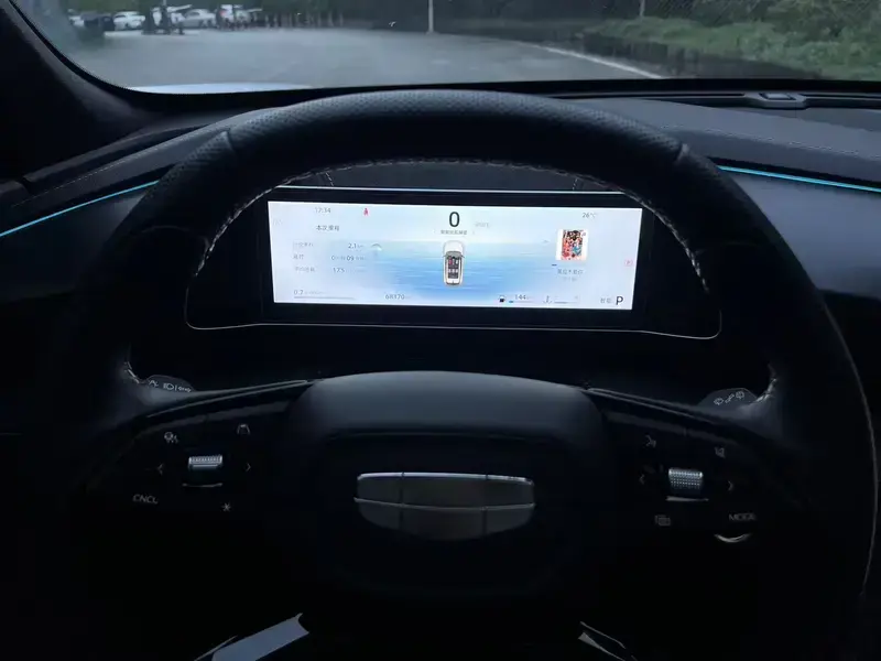 2024 Geely Atlas Pro с пробегом 68 000 км