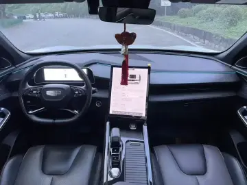 2024 Geely Atlas Pro с пробегом 68 000 км