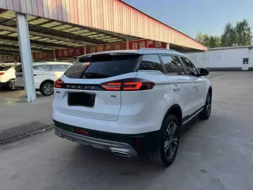 2022 Geely Atlas Pro с пробегом 40 000 км