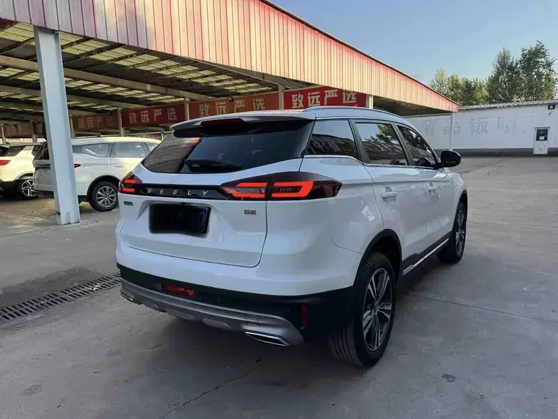 2022 Geely Atlas Pro с пробегом 40 000 км