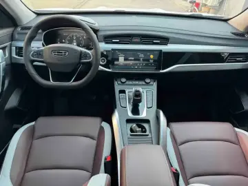 2022 Geely Atlas Pro с пробегом 40 000 км