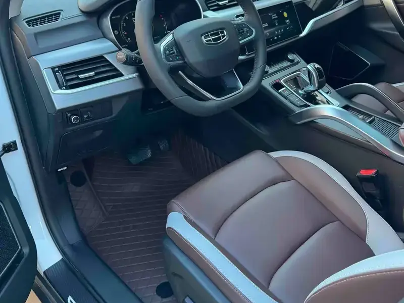 2022 Geely Atlas Pro с пробегом 40 000 км