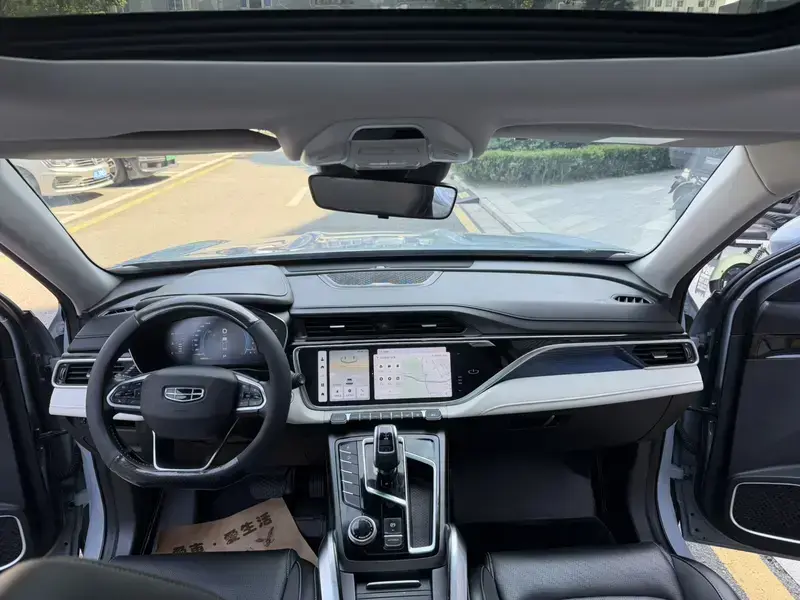 2022 Geely Atlas Pro с пробегом 45 000 км