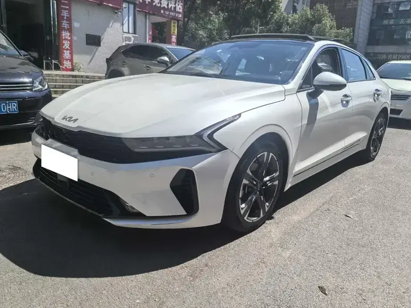 2025 Kia K5 с пробегом 8 000 км