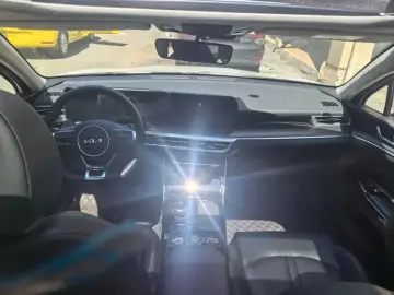 2025 Kia K5 с пробегом 8 000 км