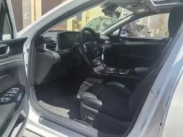 2025 Kia K5 с пробегом 8 000 км