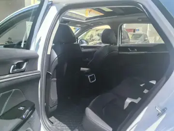 2025 Kia K5 с пробегом 8 000 км