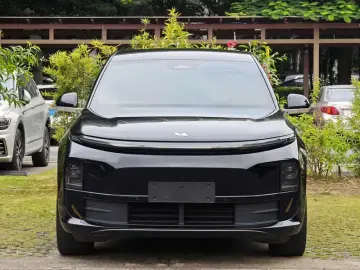 2024 Li Auto (Lixiang) L6 с пробегом 35 000 км