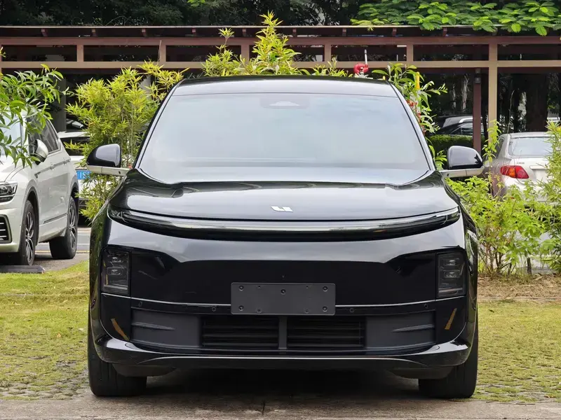 2024 Li Auto (Lixiang) L6 с пробегом 35 000 км
