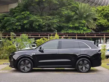 2024 Li Auto (Lixiang) L6 с пробегом 35 000 км