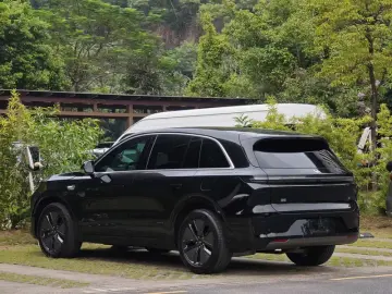 2024 Li Auto (Lixiang) L6 с пробегом 35 000 км