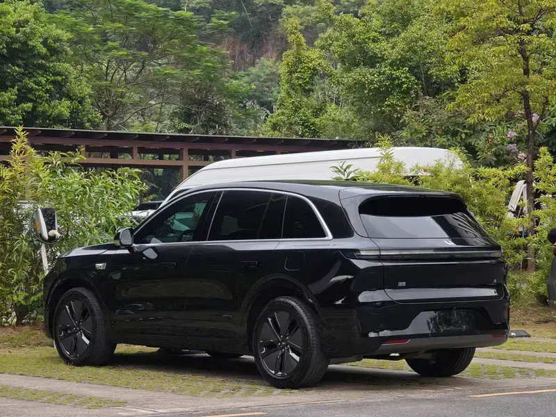 2024 Li Auto (Lixiang) L6 с пробегом 35 000 км
