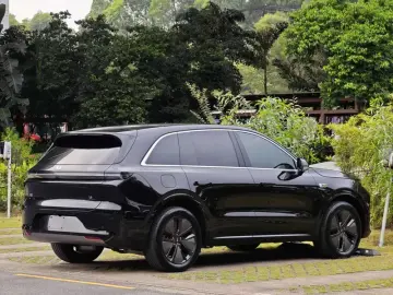 2024 Li Auto (Lixiang) L6 с пробегом 35 000 км