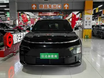 2024 Li Auto (Lixiang) L6 с пробегом 30 800 км