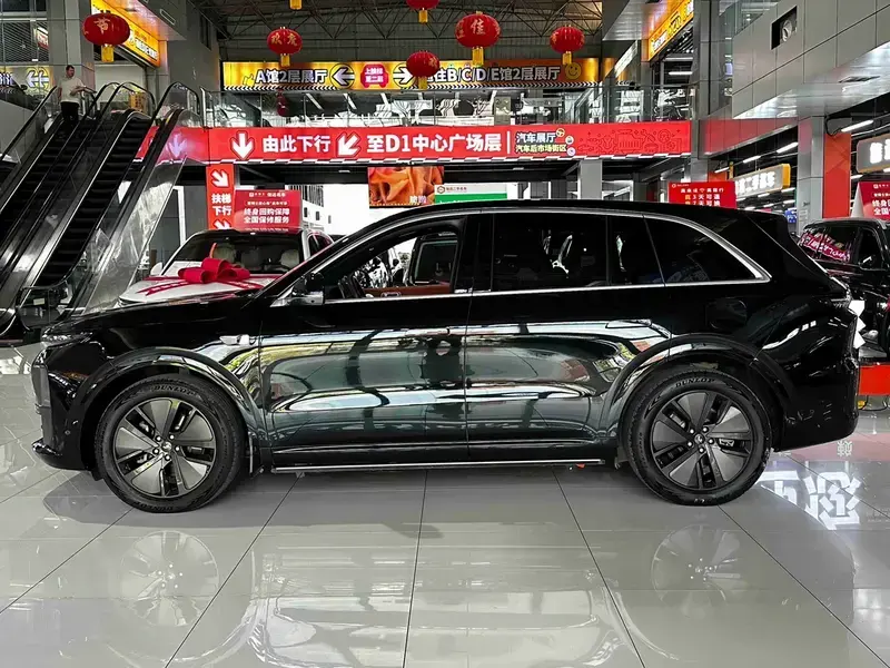 2024 Li Auto (Lixiang) L6 с пробегом 30 800 км
