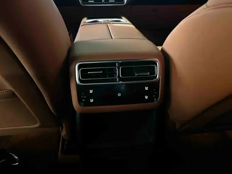 2024 Li Auto (Lixiang) L6 с пробегом 30 800 км