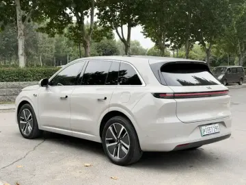 2024 Li Auto (Lixiang) L6 с пробегом 61 800 км