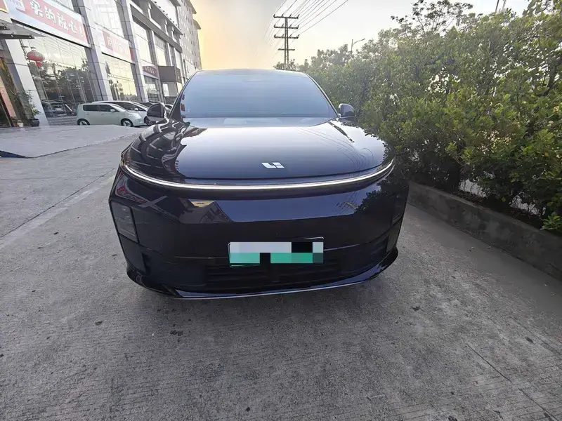 2025 Li Auto (Lixiang) L6 с пробегом 35 000 км