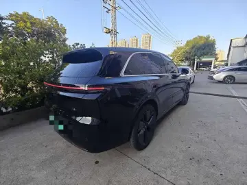 2025 Li Auto (Lixiang) L6 с пробегом 35 000 км