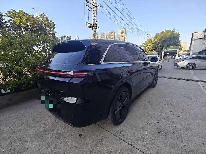 2025 Li Auto (Lixiang) L6 с пробегом 35 000 км