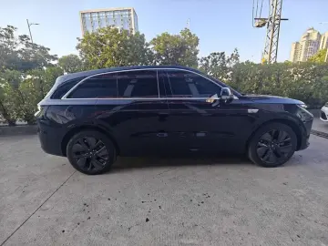 2025 Li Auto (Lixiang) L6 с пробегом 35 000 км