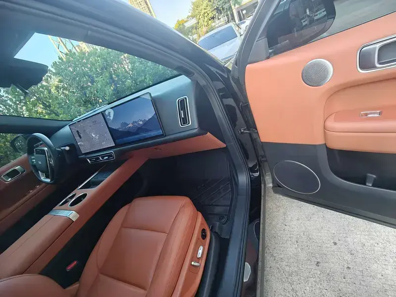 2025 Li Auto (Lixiang) L6 с пробегом 35 000 км