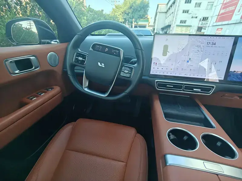 2025 Li Auto (Lixiang) L6 с пробегом 35 000 км