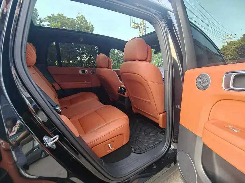 2025 Li Auto (Lixiang) L6 с пробегом 35 000 км