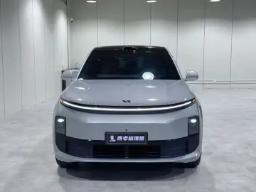 2024 Li Auto (Lixiang) L6 с пробегом 18 800 км