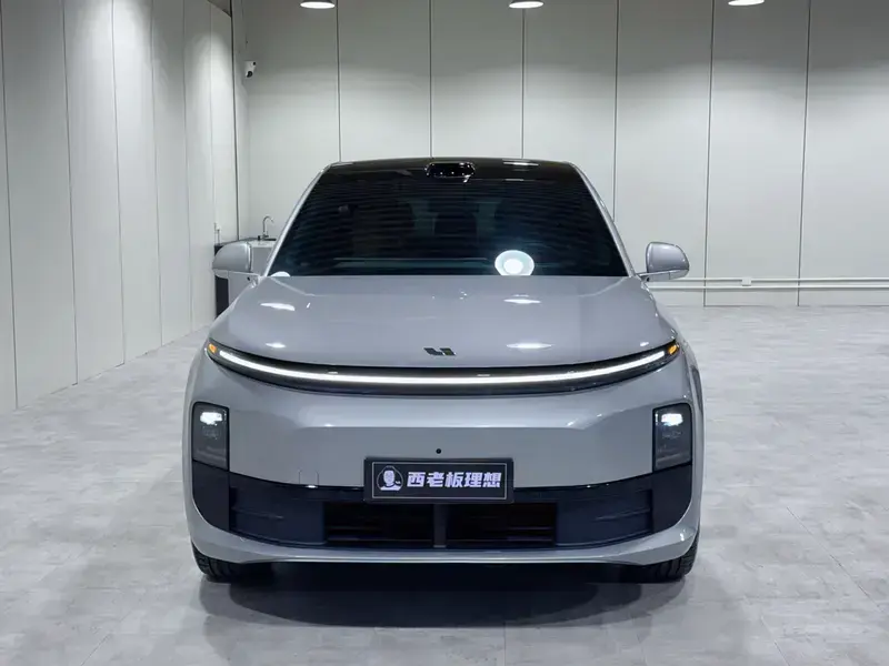 2024 Li Auto (Lixiang) L6 с пробегом 18 800 км