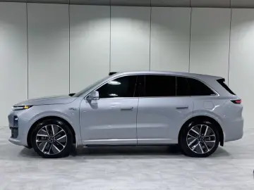 2024 Li Auto (Lixiang) L6 с пробегом 18 800 км