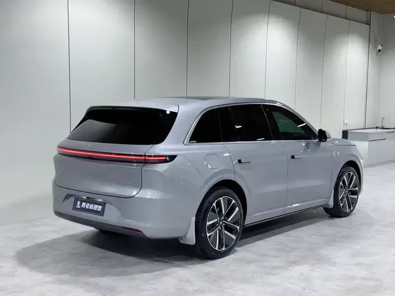2024 Li Auto (Lixiang) L6 с пробегом 18 800 км