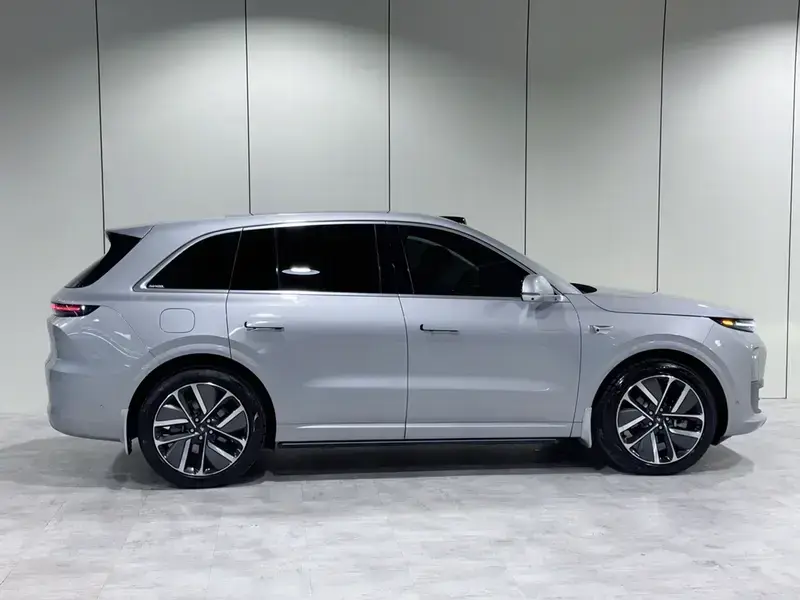 2024 Li Auto (Lixiang) L6 с пробегом 18 800 км