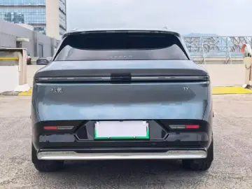 2025 Zeekr 7X с пробегом 14 000 км