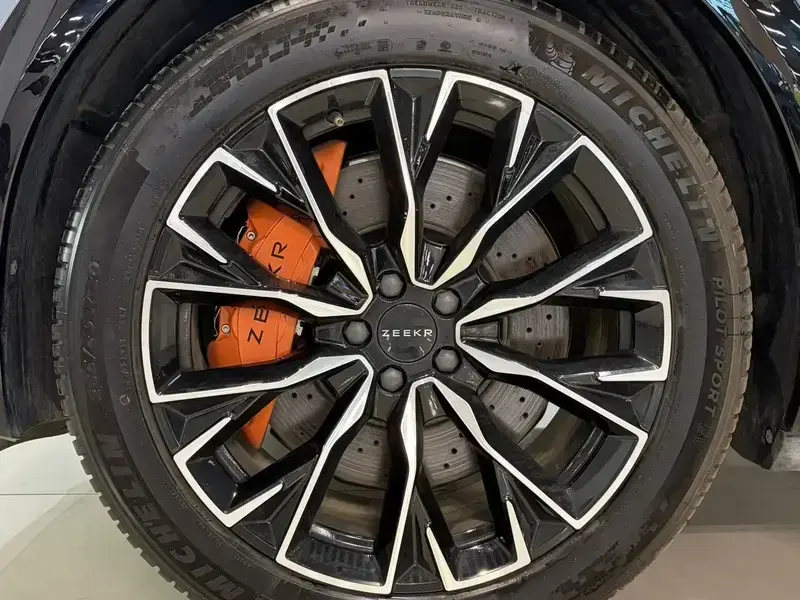 2025 Zeekr 7X с пробегом 14 600 км