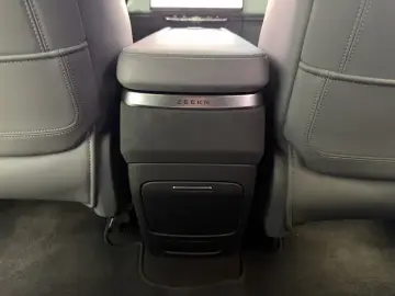 2025 Zeekr 7X с пробегом 18 000 км