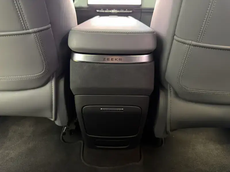 2025 Zeekr 7X с пробегом 18 000 км