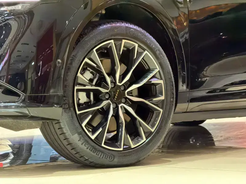 2025 Zeekr 7X с пробегом 18 000 км