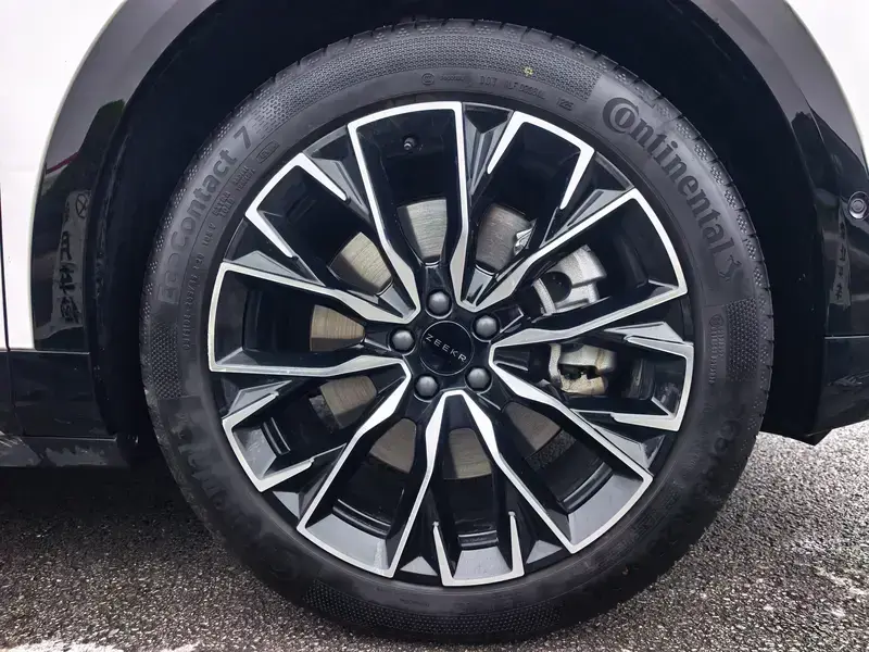 2025 Zeekr 7X с пробегом 27 200 км