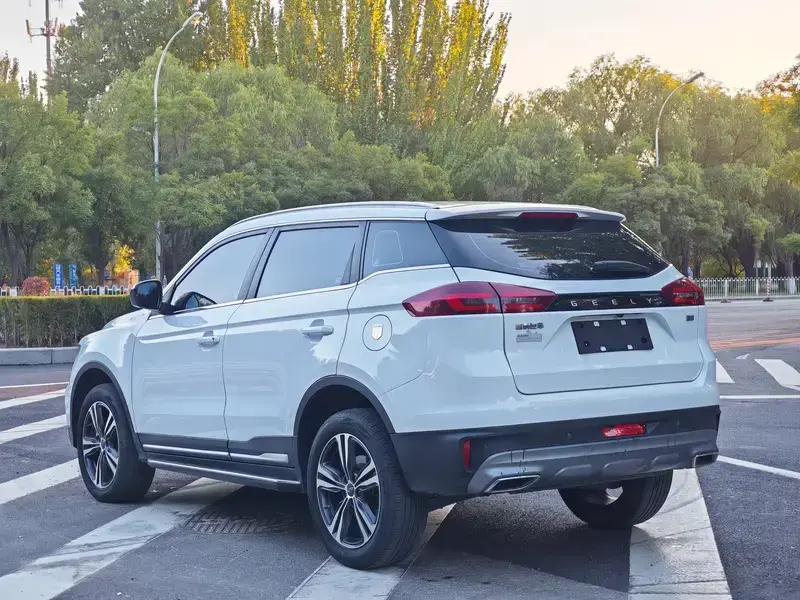 2022 Geely Atlas Pro с пробегом 21 000 км