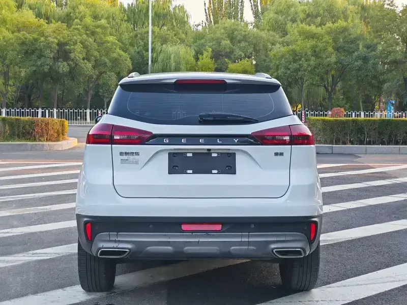 2022 Geely Atlas Pro с пробегом 21 000 км