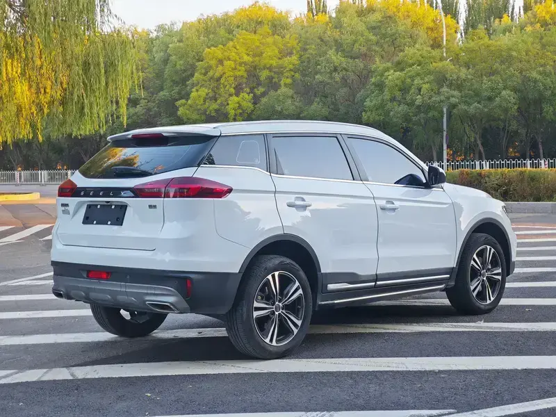 2022 Geely Atlas Pro с пробегом 21 000 км