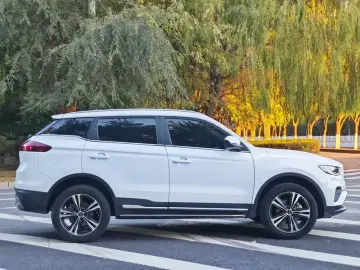 2022 Geely Atlas Pro с пробегом 21 000 км
