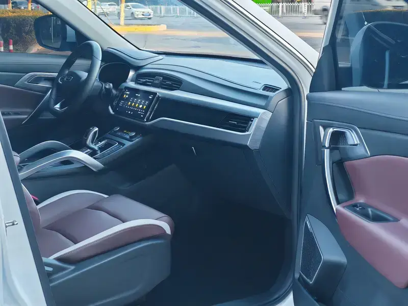 2022 Geely Atlas Pro с пробегом 21 000 км