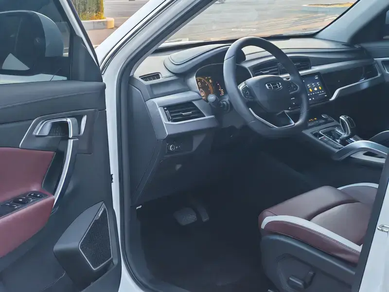 2022 Geely Atlas Pro с пробегом 21 000 км