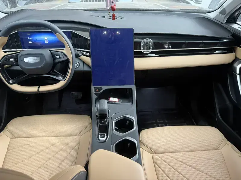 2023 Geely Boyue L с пробегом 38 000 км