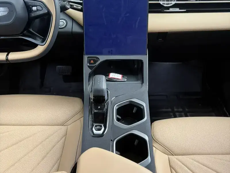 2023 Geely Boyue L с пробегом 38 000 км